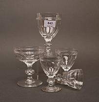 Service à verres en cristal sur jambe à coupe à côtes plates et frises Louis XVI taillées